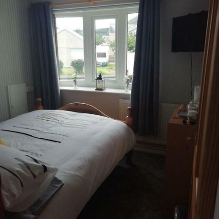 Private Bedroom In A Detached Bungalow Porthmadog Bagian luar foto