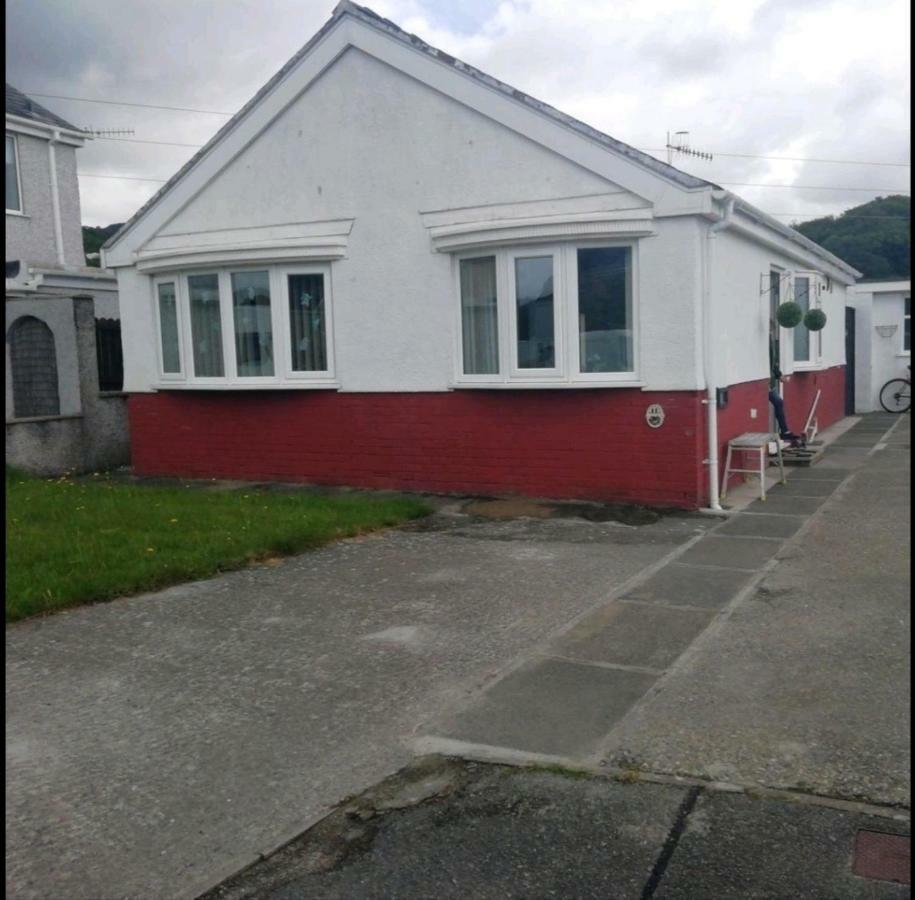 Private Bedroom In A Detached Bungalow Porthmadog Bagian luar foto
