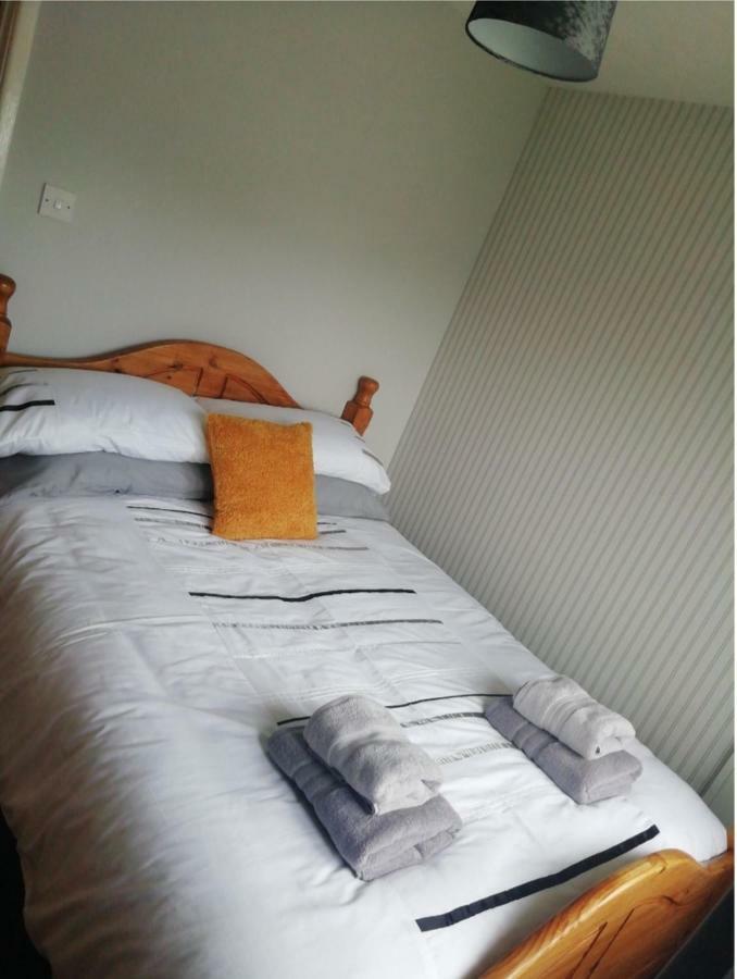Private Bedroom In A Detached Bungalow Porthmadog Bagian luar foto